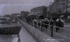 H00196 Grand Parade, St. Leonards c.1905 - Flickr - East Sussex Libraries Historical Photos.jpg